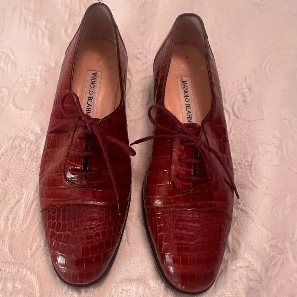 Manolo Blahnik lace up crocodile loafers